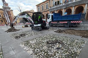 Al via il secondo stralcio della manutenzione di una porzione della pavimentazione di piazza Ganganelli