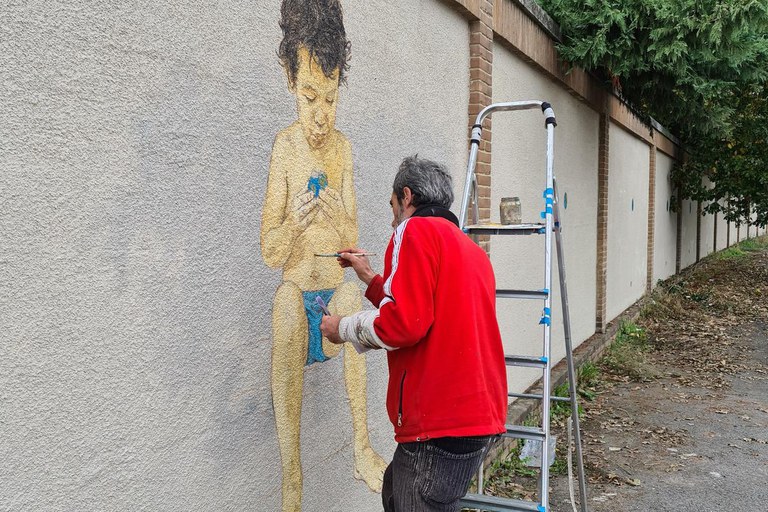 Concluso il murale dell'artista Marcello Di Camillo lungo la via